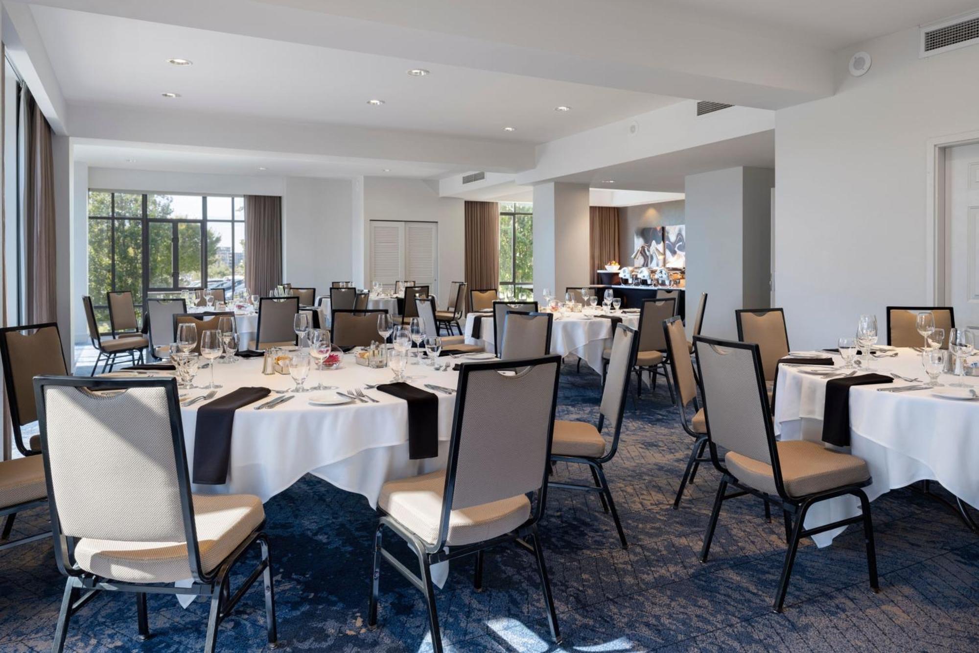 Delta Hotels By Marriott Victoria Ocean Pointe Resort Экстерьер фото